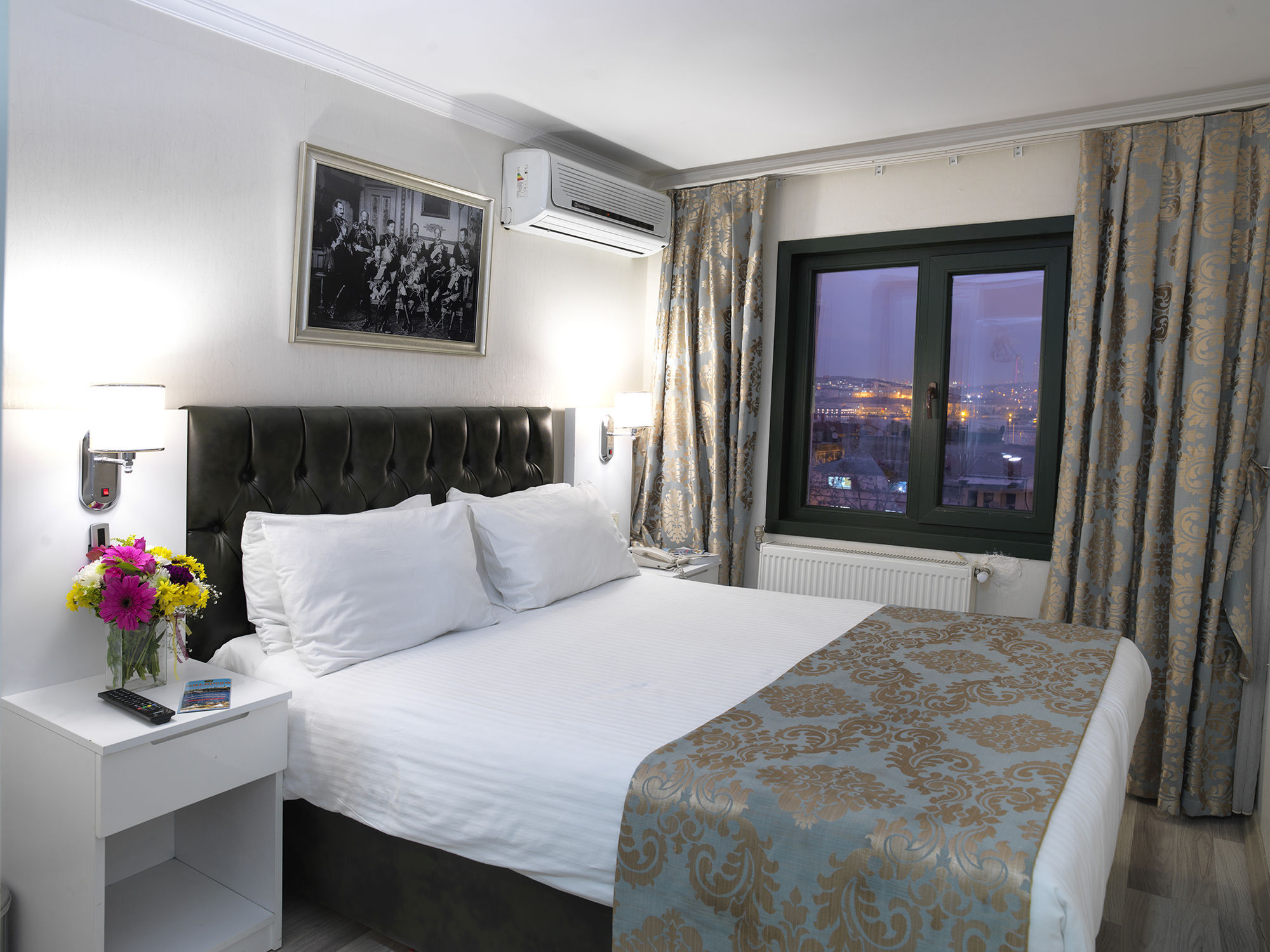 Monarch Hotel Istanbul Istambul Exterior foto